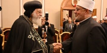 مفتي الجمهورية يهنئ البابا تواضروس بعيد القيامة ويؤكد: “نحن وطن واحد”