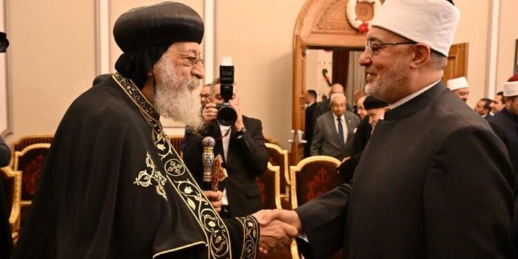 مفتي الجمهورية يهنئ البابا تواضروس بعيد القيامة ويؤكد: “نحن وطن واحد”