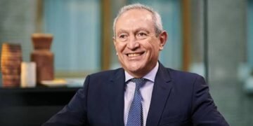 ناصف ساويرس يغلق مكتب عائلته في لندن ويغادر المملكة المتحدة نهائيا