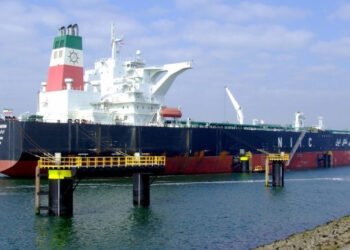 الهند تستأنف شراء النفط الإيراني مستفيدة من تعليق العقوبات الأمريكية