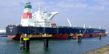 الهند تستأنف شراء النفط الإيراني مستفيدة من تعليق العقوبات الأمريكية