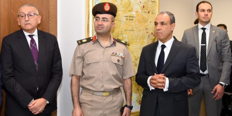 وزير الخارجية يفتتح غرفة مؤمنة لحفظ الوثائق وتطوير الأرشيف الرقمي