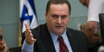 كاتس يهدد بـ”حرق لبنان” ويرفض وقف العمليات العسكرية ضد حزب الله