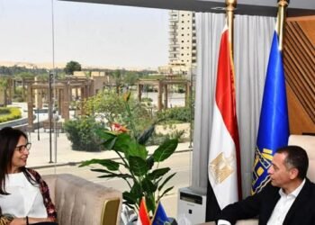 بروتوكول تعاون بين الوزيرة جيهان زكي والمحافظ عمرو لاشين