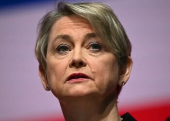 بريطانيا ترفض خطة إيران لفرض رسوم بمضيق هرمز وتتمسك بحرية الملاحة