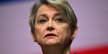 بريطانيا ترفض خطة إيران لفرض رسوم بمضيق هرمز وتتمسك بحرية الملاحة