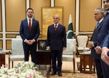 قائد جيش باكستان في طهران لدعم المحادثات الأمريكية الإيرانية المرتقبة