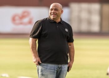 الأهلي ينفي استقالة وليد صلاح الدين ويحذر من شائعات ضرب استقرار الفريق