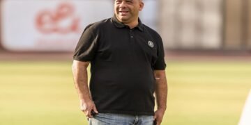 الأهلي ينفي استقالة وليد صلاح الدين ويحذر من شائعات ضرب استقرار الفريق