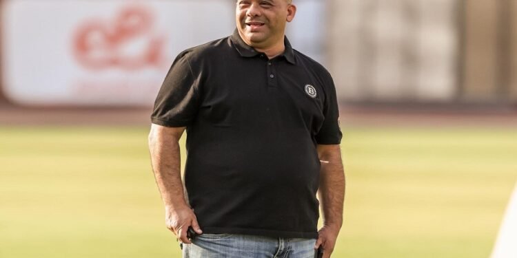 الأهلي ينفي استقالة وليد صلاح الدين ويحذر من شائعات ضرب استقرار الفريق