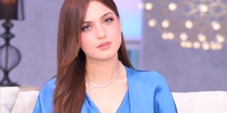 ياسمين عز تهاجم مبادرة “ذهب المؤهلات” بالمنيا وتطالب بفصل الإنترنت