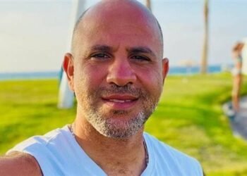 عزيز الشافعي يرد على الانتقادات بطريقة غير مباشرة بعد نجاح "بحرية" لشيرين وحماقي