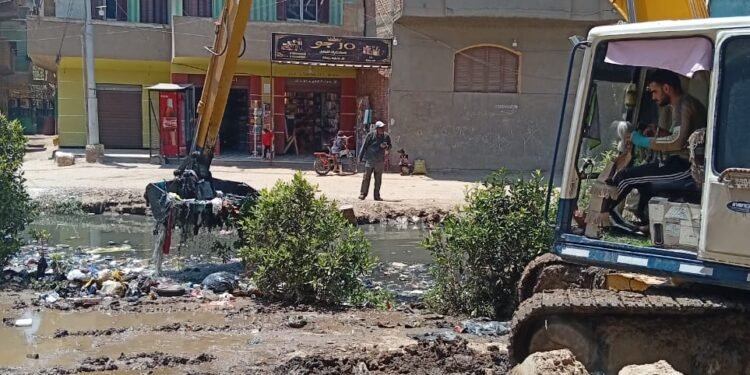محافظ الجيزة يتابع أعمال تطهير الترع والمصارف ورفع المخلفات