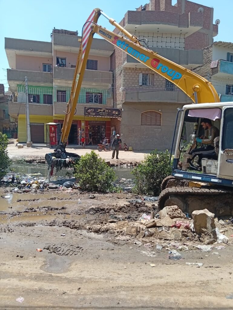 محافظ الجيزة يتابع أعمال تطهير الترع والمصارف ورفع المخلفات