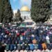 عشرات الآلاف يؤدون صلاة الجمعة في المسجد الأقصى وسط تشديدات إسرائيلية مكثفة