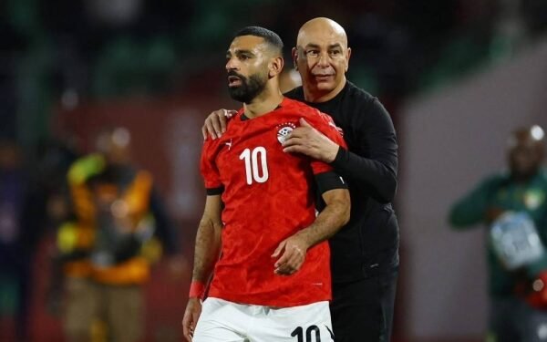 قرار مفاجئ من حسام حسن بشأن محمد صلاح قبل مواجهة روسيا الليلة