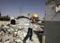 الاحتلال يجبر مواطنة فلسطينية على هدم منزلها بالقدس