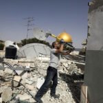 الاحتلال يجبر مواطنة فلسطينية على هدم منزلها بالقدس