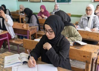 عبد اللطيف ينفي وجود لجان للأكابر ويعلن جدول امتحانات الثانوية العامة الجديد