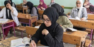 عبد اللطيف ينفي وجود لجان للأكابر ويعلن جدول امتحانات الثانوية العامة الجديد