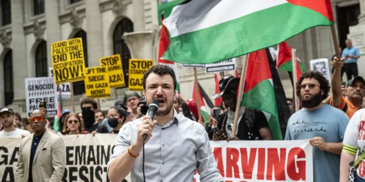 محكمة أمريكية تمهّد لترحيل ناشط مؤيد لفلسطين.. اعرف التفاصيل