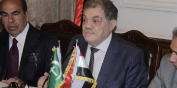 الوفد ينفي شائعات إقالة ثروت الخرباوي المستشار القانوني للحزب