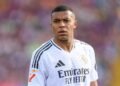 مبابي على دكة بدلاء ريال مدريد في كلاسيكو برشلونة رغم تعافيه الجزئي