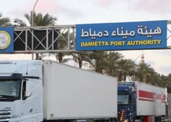 ميناء دمياط يعزز مكانته اللوجستية.. 133 شاحنة ترانزيت إلى الخليج عبر خط الرورو