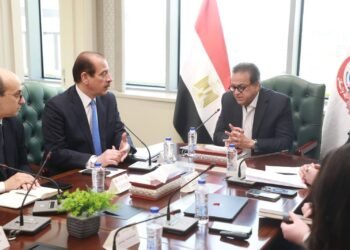 وزير الصحة يناقش مقترح حملة وطنية لرفع الوعي بالأمراض غير المعدية