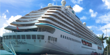أسامة ربيع يستقبل Crystal Serenity بقمة السياحة العالمية في قناة السويس