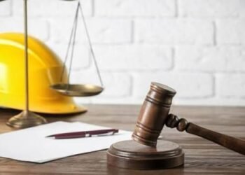 ضوابط صارمة للجزاءات وإنهاء الخدمة وتعويضات تصل لشهرين بقانون العمل الجديد