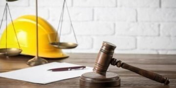 ضوابط صارمة للجزاءات وإنهاء الخدمة وتعويضات تصل لشهرين بقانون العمل الجديد