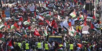 عشرات الآلاف يتظاهرون في شوارع لندن ضمن الاحتجاجات المؤيدة لفلسطين