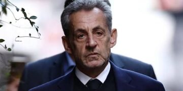 ليبيا تطالب الرئيس الفرنسي الأسبق بدفع تعويضات تصل إلى 10 ملايين يورو