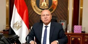امشي من قدامي.. كامل الوزير يعنف مهندس بسبب ارتباكه أثناء شرح أحد المشروعات