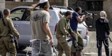 اقتحامات وحرق أراضٍ واعتداءات على المواطنين في الضفة والقدس