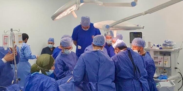 فريق طبي بجامعة طنطا ينجح في استخراج دبوس من رقبة فتاة بعملية دقيقة