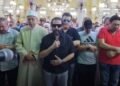 أحمد حلمي يؤم المصلين في جنازة والدته ببنها.. ويستقبل العزاء بمقابر العائلة
