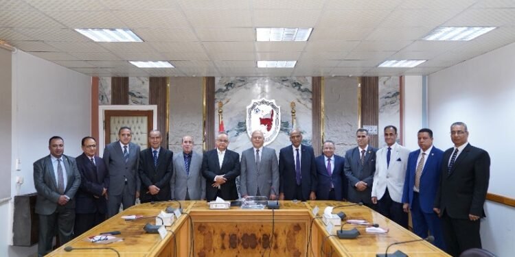 8 أساتذة يتقدمون للترشح لمنصب عميد كلية الآداب في جامعة سوهاج