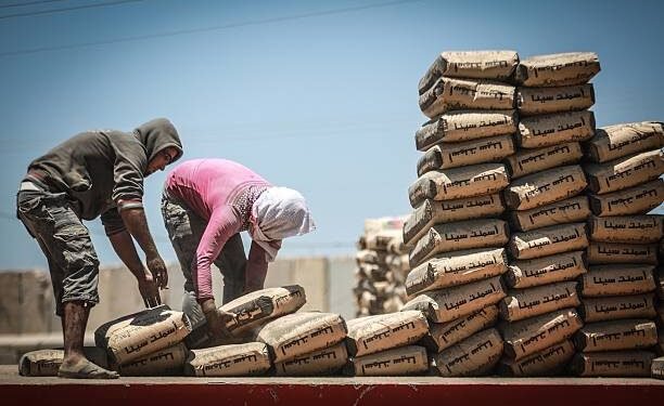 هدوء في سوق مواد البناء والأسمنت يسجل 4200 جنيه للمستهلك