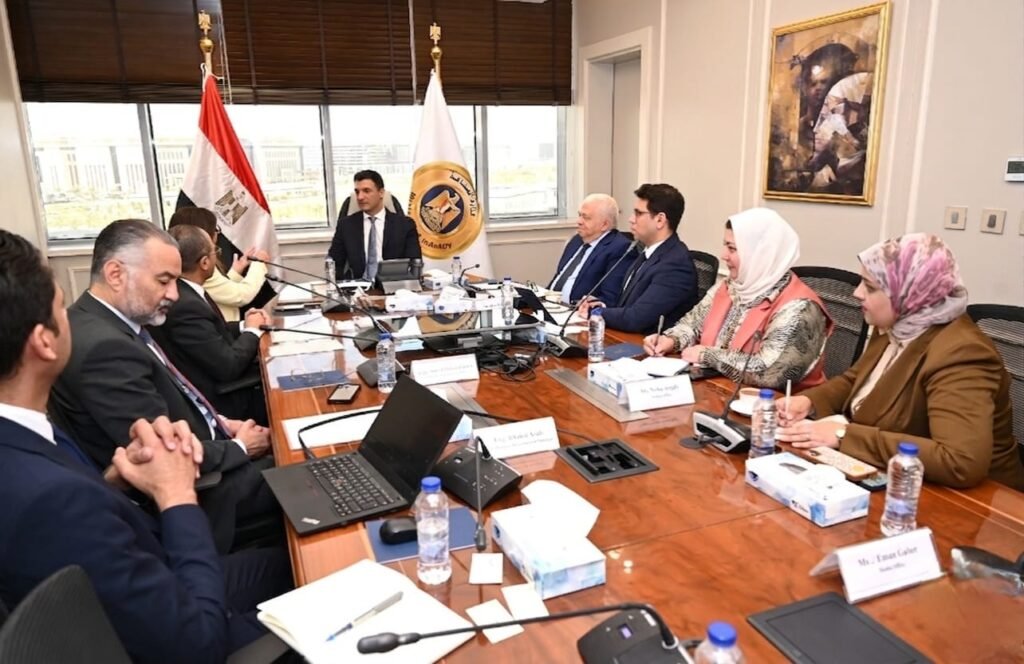 خالد هاشم:  25% طاقة شمسية شرطاً أساسياً لتراخيص المصانع الجديدة