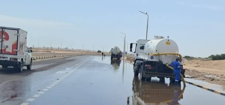 إصلاح كسر خط مياه الشرب بالغردقة