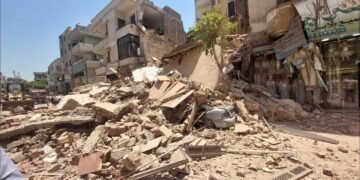 إصابة شخص في انهيار جزئي لعقار قديم بشارع المنيل
