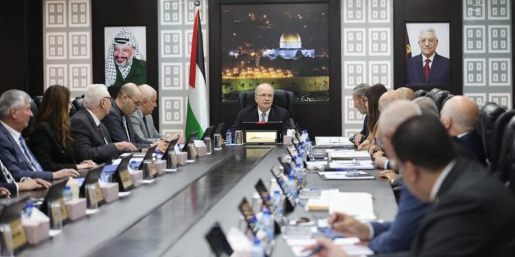 مجلس الوزراء الفلسطيني يحذر من تصاعد اعتداءات المستعمرين ويهيب بالمشاركة بذكرى النكبة