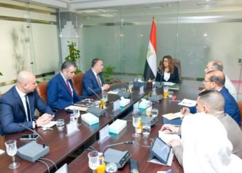 التنمية المحلية تبحث تطوير منظومة الميكروباص والسيرفيس