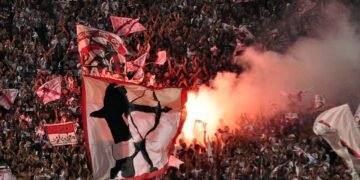 احتفالات صاخبة لنجوم الزمالك باستاد القاهرة بعد التتويج بالدوري