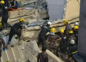 إصابة شخص في انهيار جزء من سلم عقار بشبرا مصر