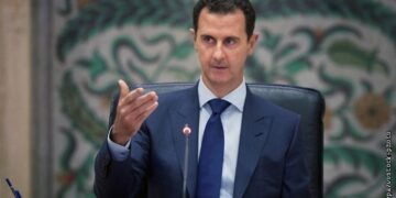 محكمة دمشق تتهم عاطف نجيب بالقتل الجماعي وتجرد الأسد من حقوقه