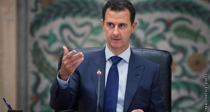 محكمة دمشق تتهم عاطف نجيب بالقتل الجماعي وتجرد الأسد من حقوقه