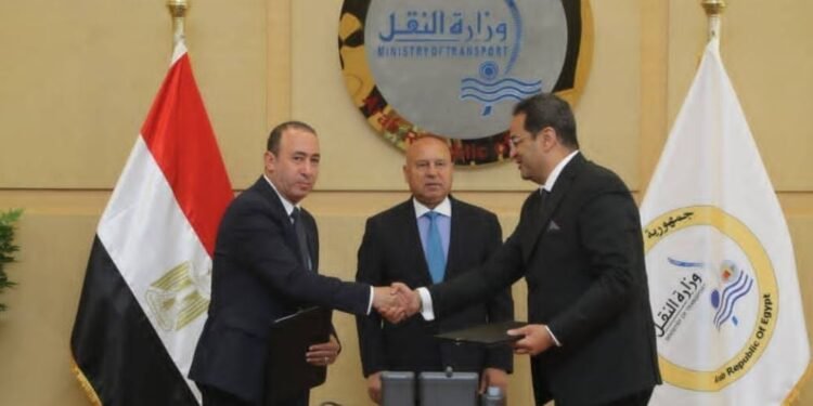 كامل الوزير يشهد توقيع اتفاقية لرقمنة شركات نقل الركاب